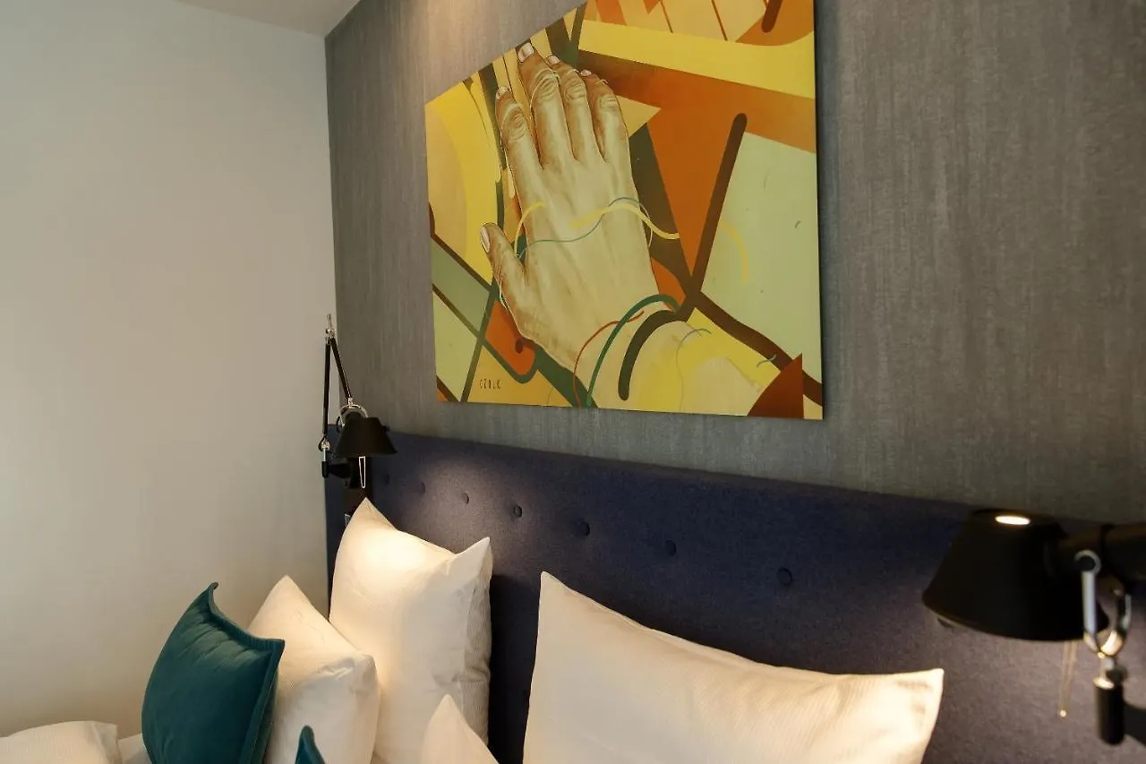 Motel One Mannheim 3*,